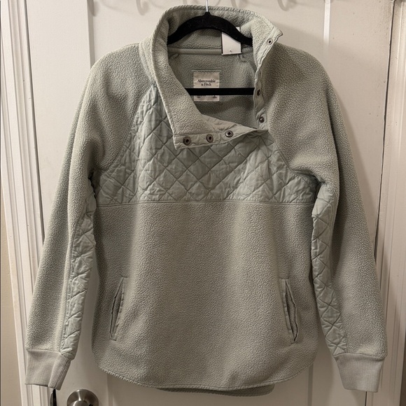 Abercrombie & Fitch Jackets & Blazers - Abercrombie & Fitch Quilted Fleece Pullover - Sage Green